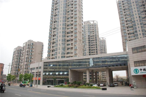 南昌市青云明珠小區(qū)面積18萬方（小區(qū)），2017年榮獲南昌市示范小區(qū)榮